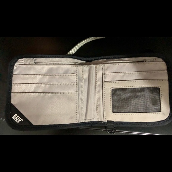 PACSAFE RFID Safe V100 Anti-theft RFID blocking - Picture 6 of 6